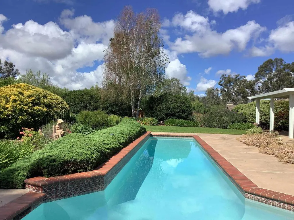 https://cdn.realtyfeed.com/cdn/127/306742229/4bad240ef7495a6de4cb9a208f1d33e1.webp