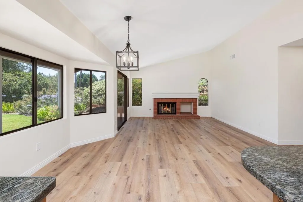 https://cdn.realtyfeed.com/cdn/127/306742229/bb372129719842a19f59fb90e054c671.webp