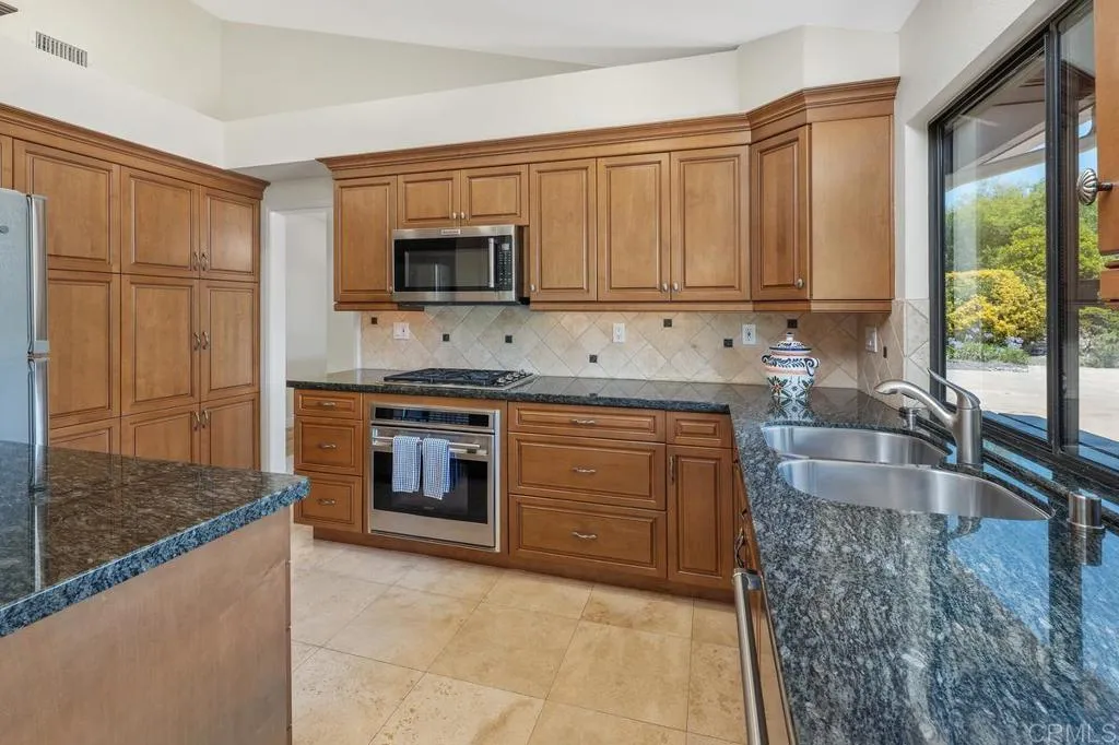 https://cdn.realtyfeed.com/cdn/127/306742229/edcdd2a70733ea0c8dad5607ad5f5949.webp