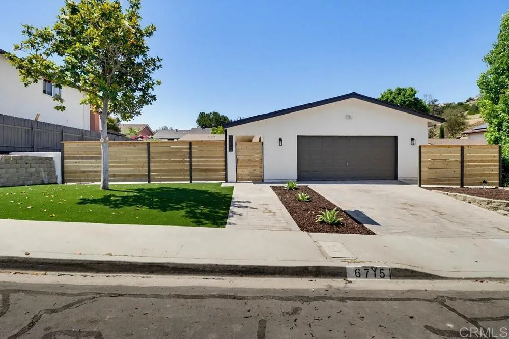 https://cdn.realtyfeed.com/cdn/127/306742239/692da8480e7628005d5aa2ba3aa72e4d.webp