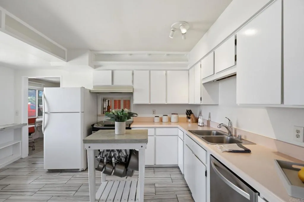 https://cdn.realtyfeed.com/cdn/127/306742284/59fc06855317c04587daf270404c4295.webp