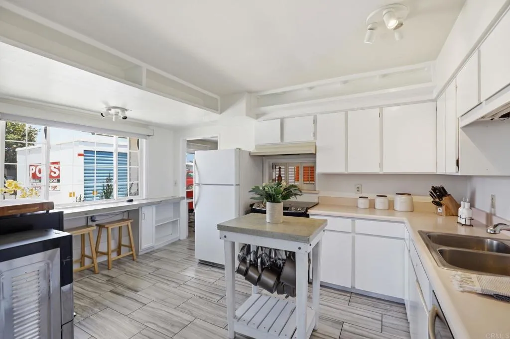 https://cdn.realtyfeed.com/cdn/127/306742284/95d8c0875bb3d38eee1b168b942ffecd.webp