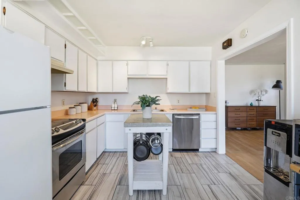 https://cdn.realtyfeed.com/cdn/127/306742284/967996aa2754f33da8e321dade067086.webp
