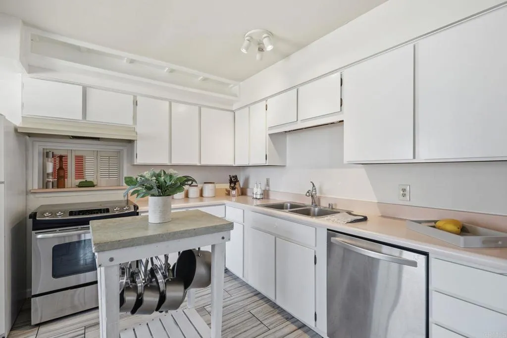 https://cdn.realtyfeed.com/cdn/127/306742284/b41ffd081fe0a3d4b3c4f39dc3302478.webp