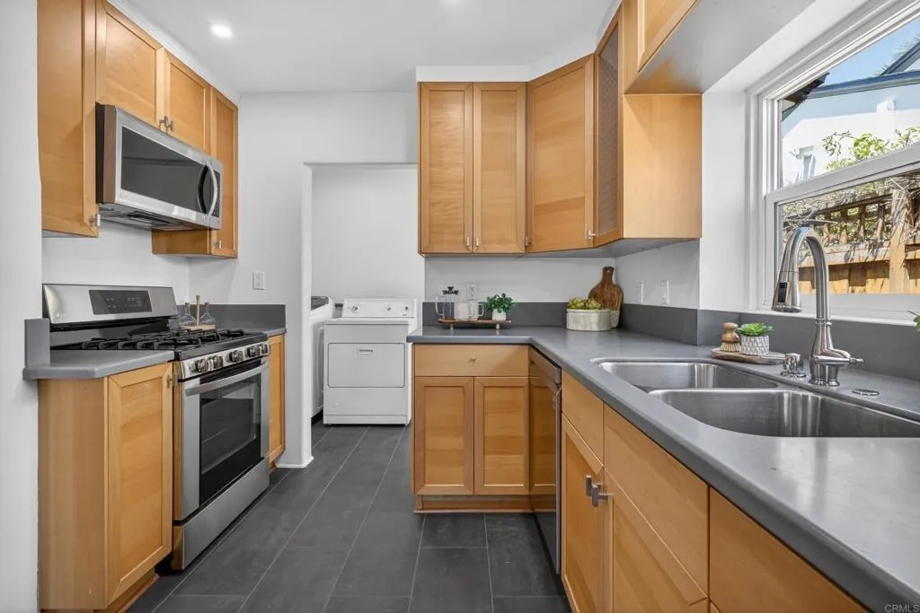 https://cdn.realtyfeed.com/cdn/127/306742297/33b02de42e5c504b145e7495023f74a7.webp