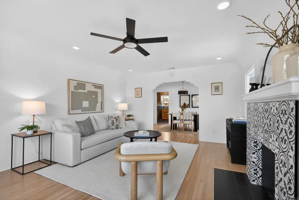 https://cdn.realtyfeed.com/cdn/127/306742297/8bd95907a274cdbb5c2f397648189252.webp