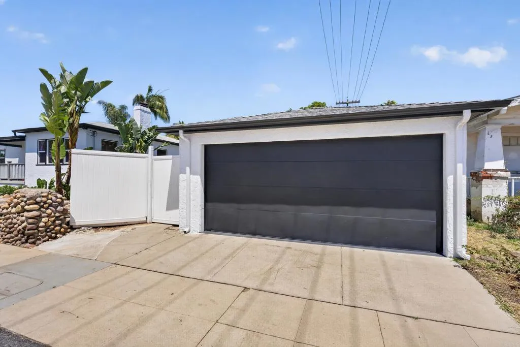 https://cdn.realtyfeed.com/cdn/127/306742297/a1e87990322e97bf97db5a0e217f13f8.webp