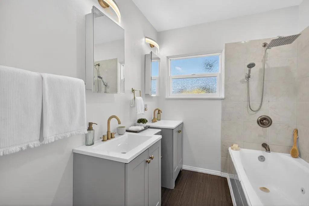 https://cdn.realtyfeed.com/cdn/127/306742297/f2f55532e7a98e03bdd2fd32803f36e5.webp