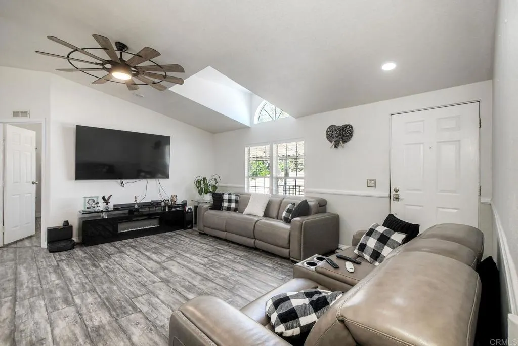 https://cdn.realtyfeed.com/cdn/127/306742318/2e51c2346d8adb29abb6a11ef9fcc5d8.webp