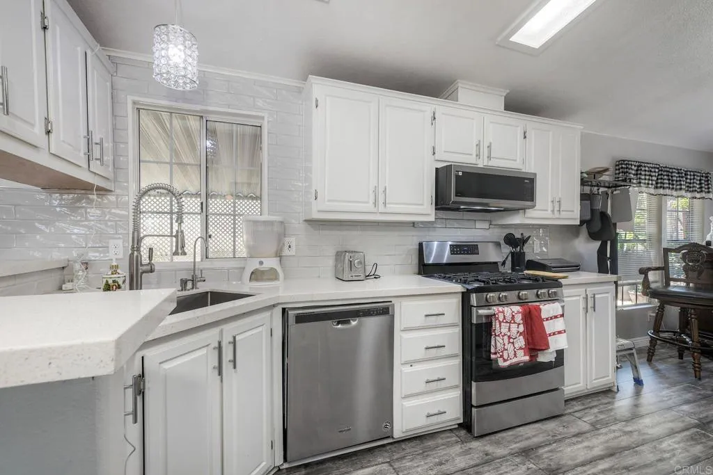 https://cdn.realtyfeed.com/cdn/127/306742318/954f4696dd16503053c9728a01436eab.webp