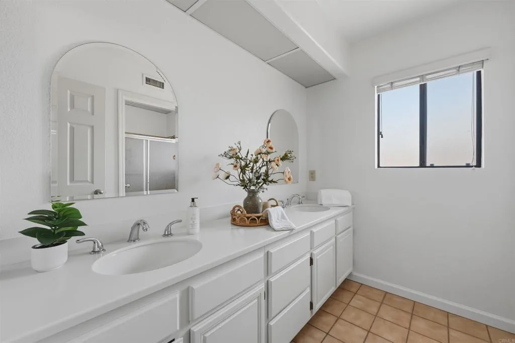 https://cdn.realtyfeed.com/cdn/127/306742329/0e9930c9a0ab4a795dad811e3cc87ec5.webp
