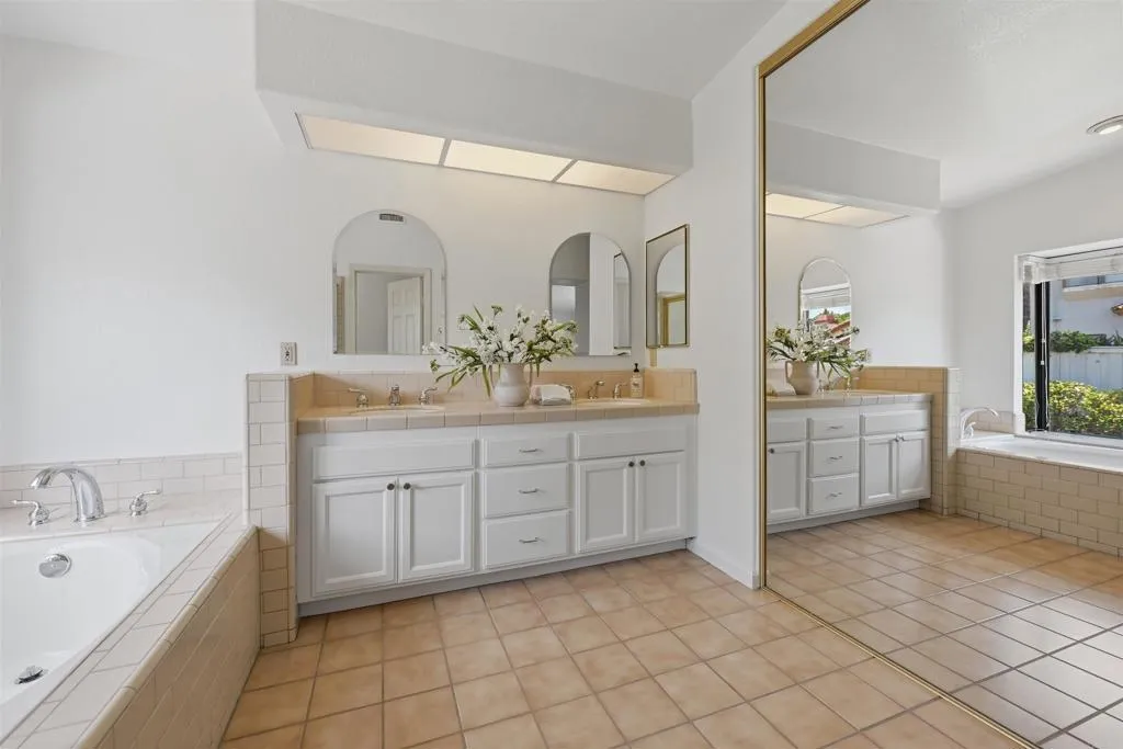 https://cdn.realtyfeed.com/cdn/127/306742329/f02f7eef2f217421040058a37aae9d2b.webp