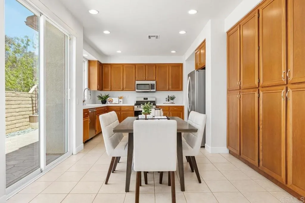 https://cdn.realtyfeed.com/cdn/127/306742336/e2aa4ac3a7290c57ce36cfba01a34f58.webp