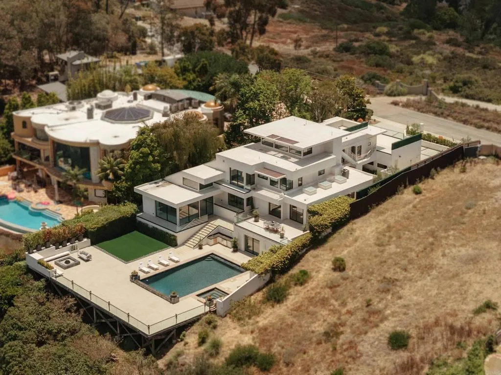 https://cdn.realtyfeed.com/cdn/127/306742411/8e93507c9cbbc7c79ac59618b0211fc1.webp