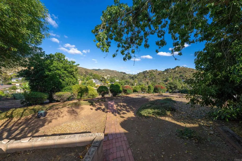 https://cdn.realtyfeed.com/cdn/127/306742465/c3c4743db2e9cec5f9458a1d06c70184.webp