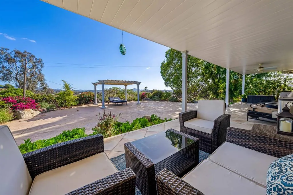 https://cdn.realtyfeed.com/cdn/127/306742465/ce7f68f9472de28ce64ba986e7943b78.webp