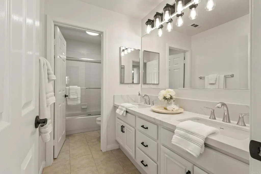 https://cdn.realtyfeed.com/cdn/127/306742469/dc3c4580325b354f730ab451cad7c81b.webp