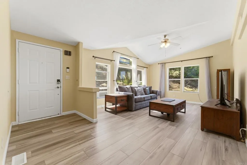 https://cdn.realtyfeed.com/cdn/127/306742473/3cb74b193c7b5ab2fe6404d0c1030648.webp