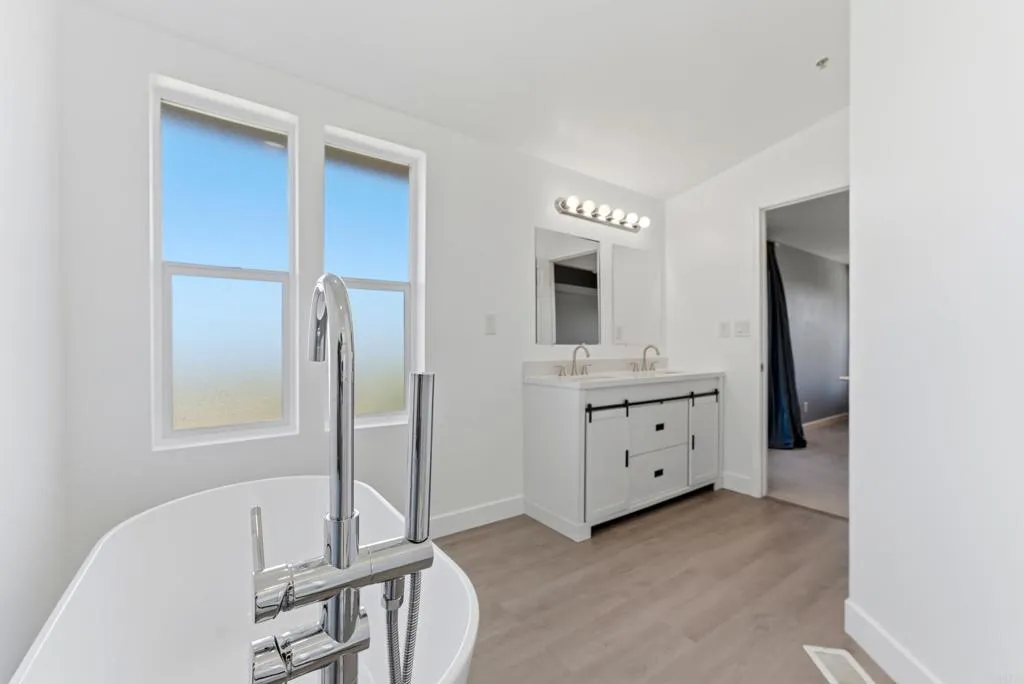 https://cdn.realtyfeed.com/cdn/127/306742473/76b82b30a7ac3e75b48925d8301fbd9d.webp