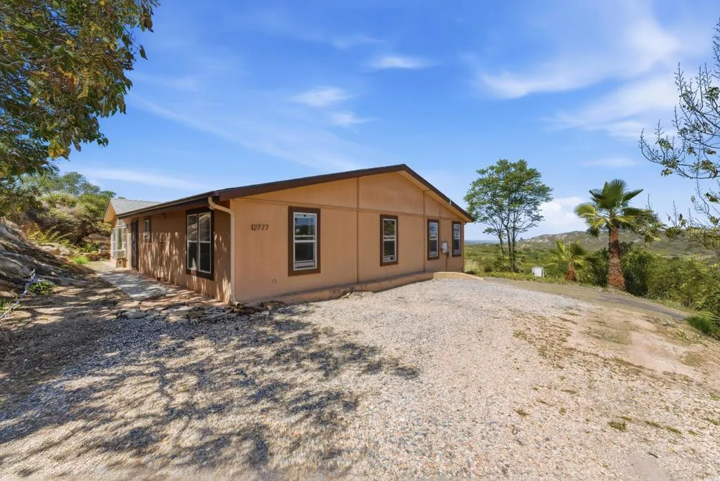 https://cdn.realtyfeed.com/cdn/127/306742473/ba1f00cb7ebf8e75f49f5dbba395a4b3.webp