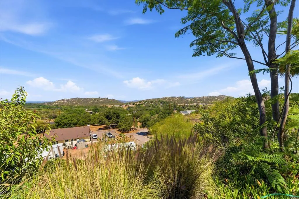 https://cdn.realtyfeed.com/cdn/127/306742473/c657b1ae02bed39d3556fcf392efb8a7.webp
