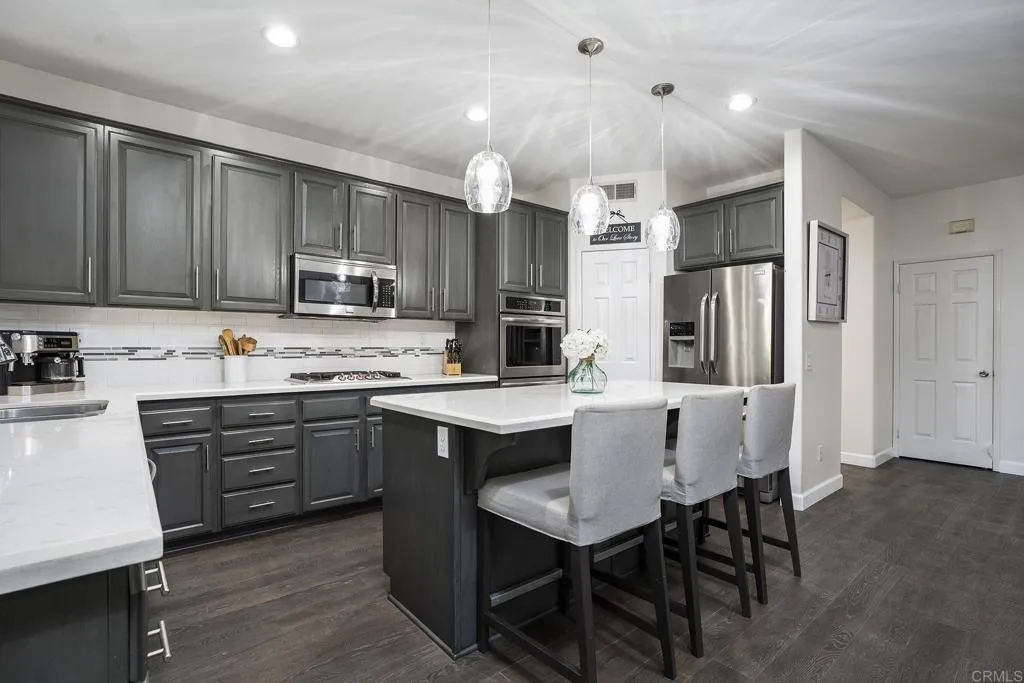 https://cdn.realtyfeed.com/cdn/127/306742487/2d88584696d478cc23c277ade46bb4f4.webp