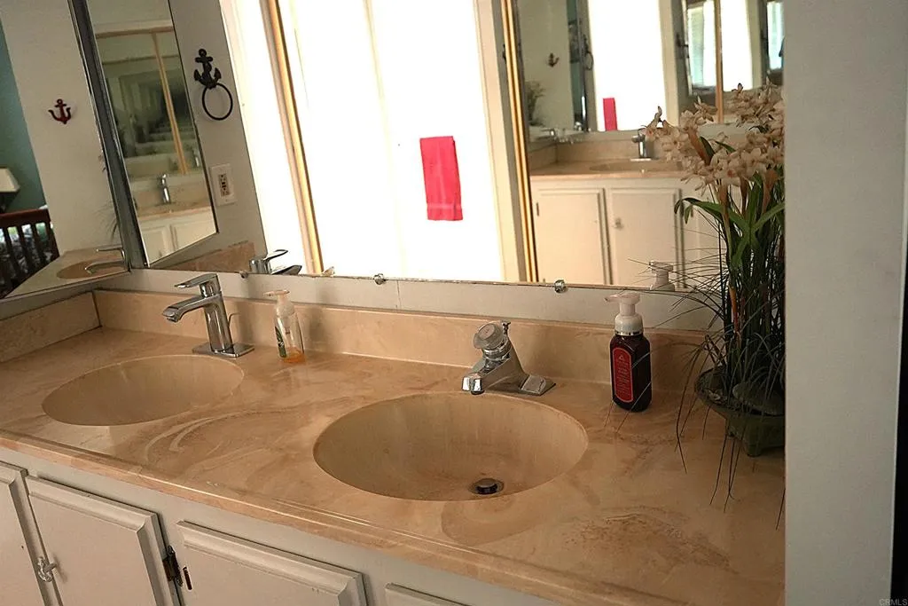 https://cdn.realtyfeed.com/cdn/127/306742516/f27f0c44dc39b6501fd73c494a942b53.webp