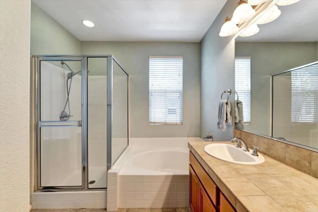 https://cdn.realtyfeed.com/cdn/127/306742520/ce53760e3e80ebfed785941041d4c808.webp