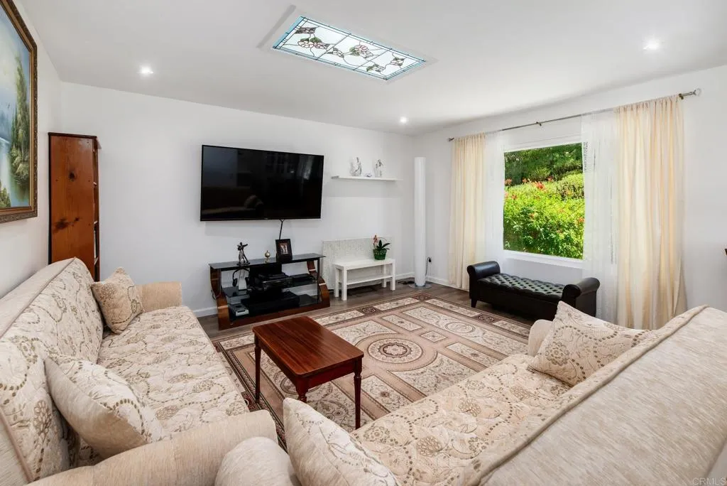 https://cdn.realtyfeed.com/cdn/127/306742524/4b41ecfdba4e119dad8bfe8e7ae93d22.webp