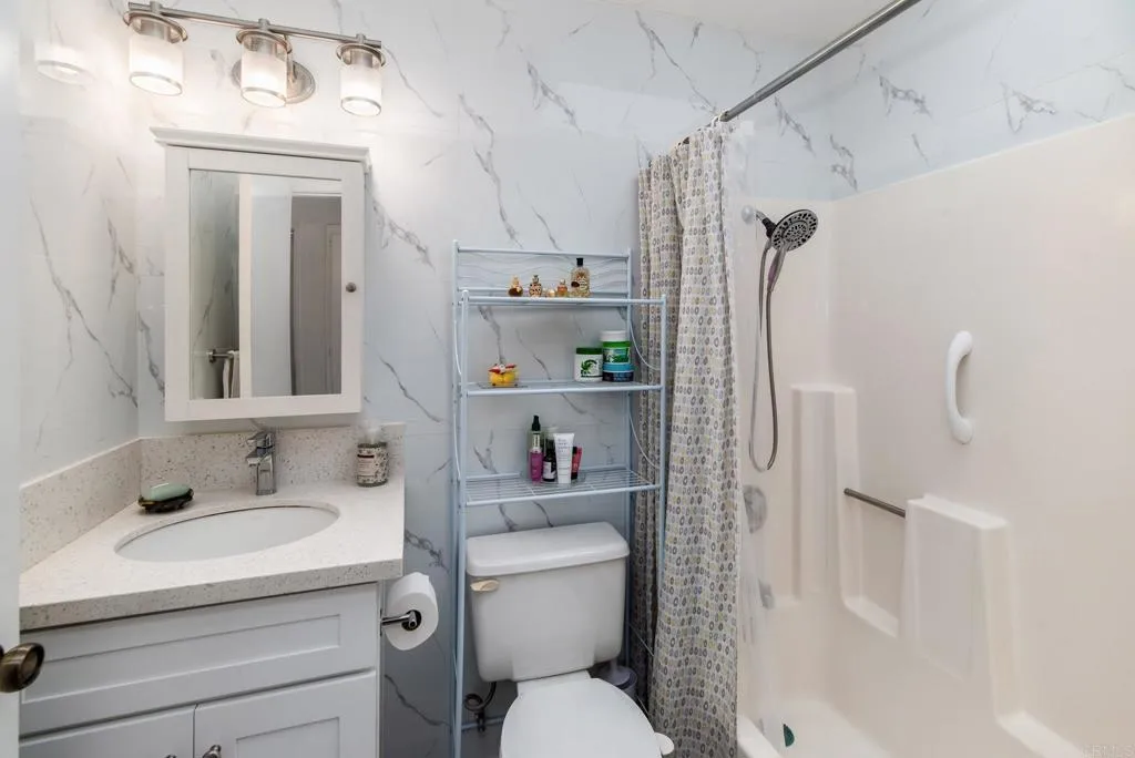 https://cdn.realtyfeed.com/cdn/127/306742524/f101ea87303cb36be086db349cf8be98.webp
