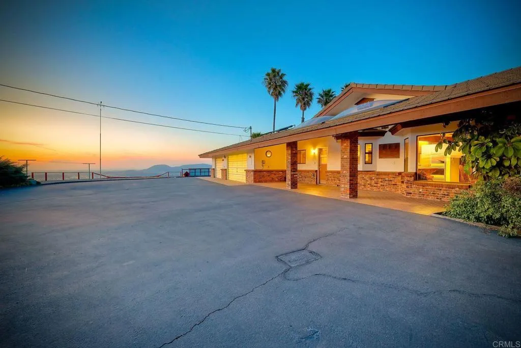 https://cdn.realtyfeed.com/cdn/127/306742529/2a61bba1b79e6443643f9c299213afb7.webp