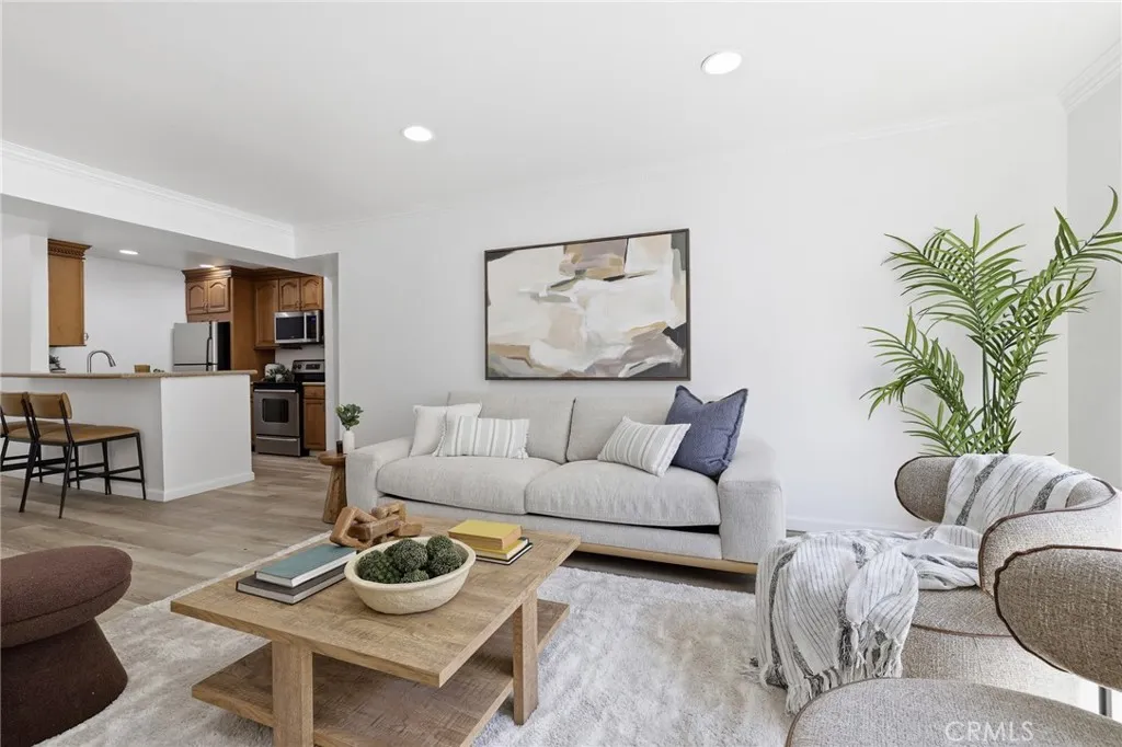 5257 Radford Avenue Unit 212, Valley Village, CA 91607 - Photo 3 of 31, Valley Village, CA