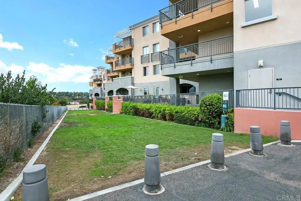 https://cdn.realtyfeed.com/cdn/127/306742617/00db2b09a0912448c7138ac4d765b1d2.webp