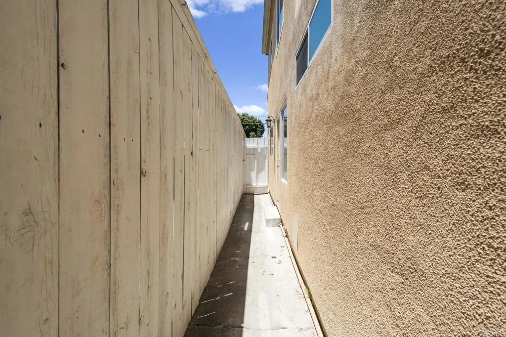 https://cdn.realtyfeed.com/cdn/127/306742640/2ed75fe9ab7f651f22d2cb2c0532fcd1.webp