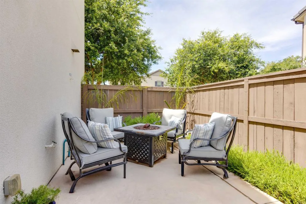 https://cdn.realtyfeed.com/cdn/127/306742705/2e4078da75a9e5f0f4de6b63e807fe03.webp
