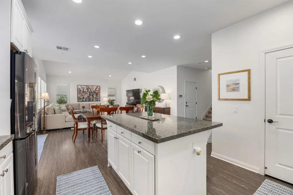 https://cdn.realtyfeed.com/cdn/127/306742705/44eb40d89c4f9ebf997f545865881ff0.webp
