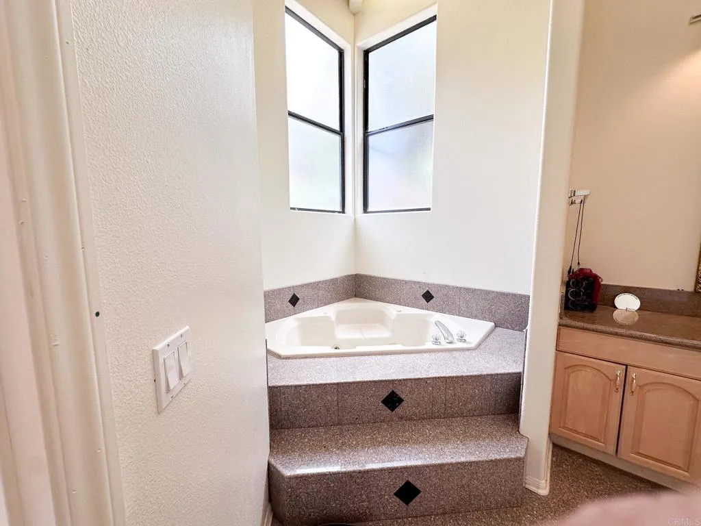 https://cdn.realtyfeed.com/cdn/127/306742728/d5df256388d40593c5e522402d56e328.webp