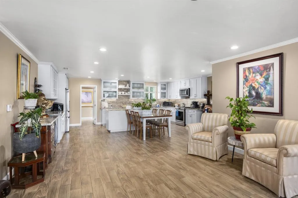 https://cdn.realtyfeed.com/cdn/127/306742778/878a0bc8f2ee2fd63df436ff9ffb76b4.webp