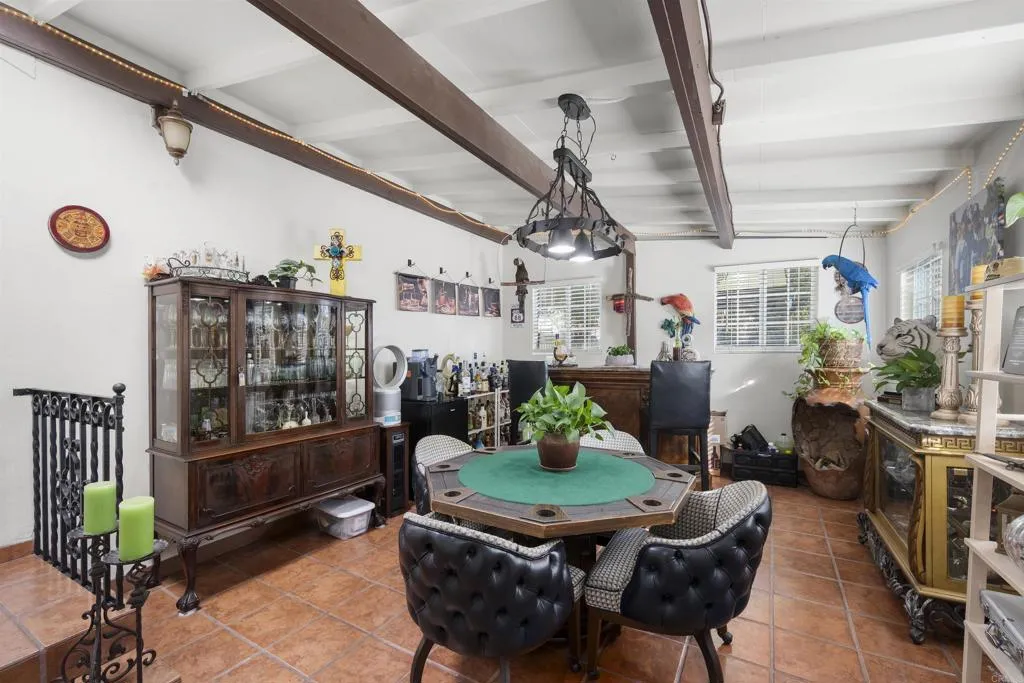 https://cdn.realtyfeed.com/cdn/127/306742778/da65d1cce8e28adb3deec2bce33df386.webp
