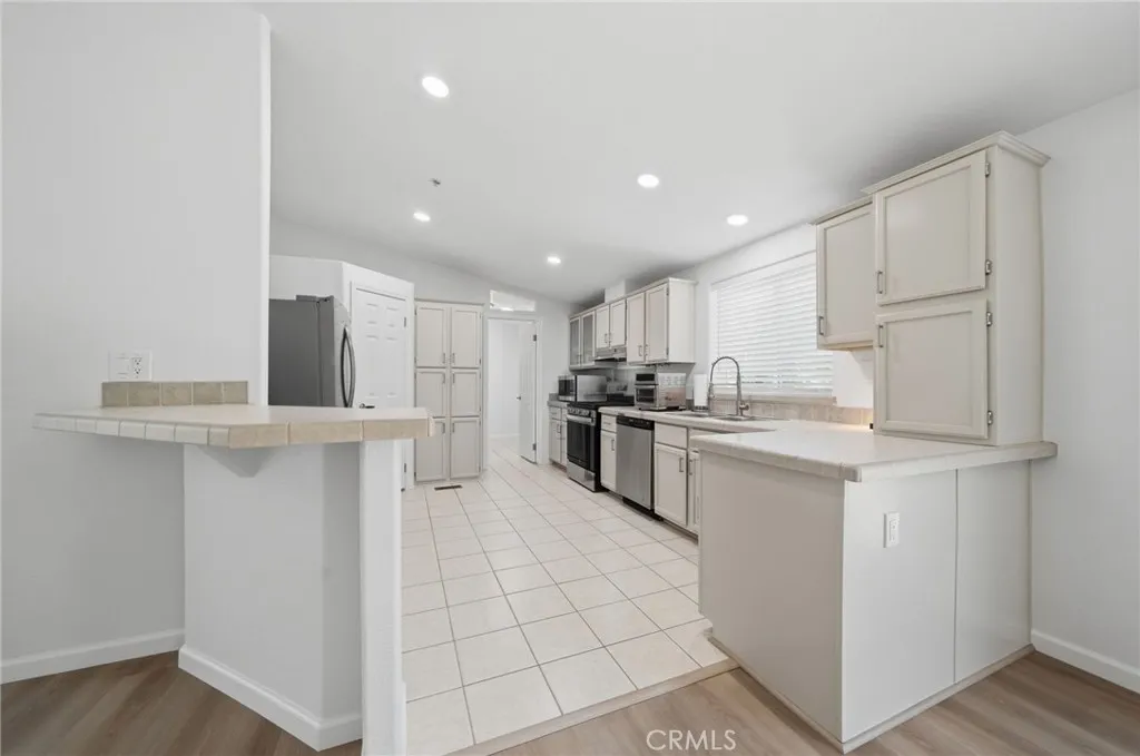 https://cdn.realtyfeed.com/cdn/127/306742781/64e91771646e2867ede7ad3784a1e48d.webp