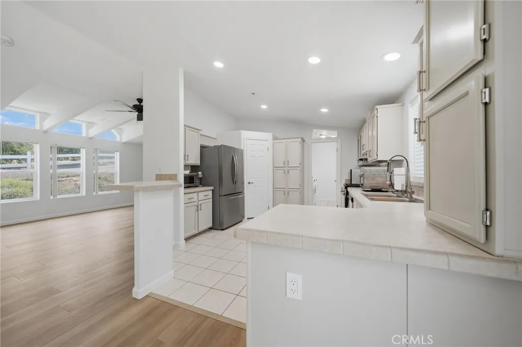 https://cdn.realtyfeed.com/cdn/127/306742781/ad0f0d96a9a5c3eb26e6909c13435a99.webp