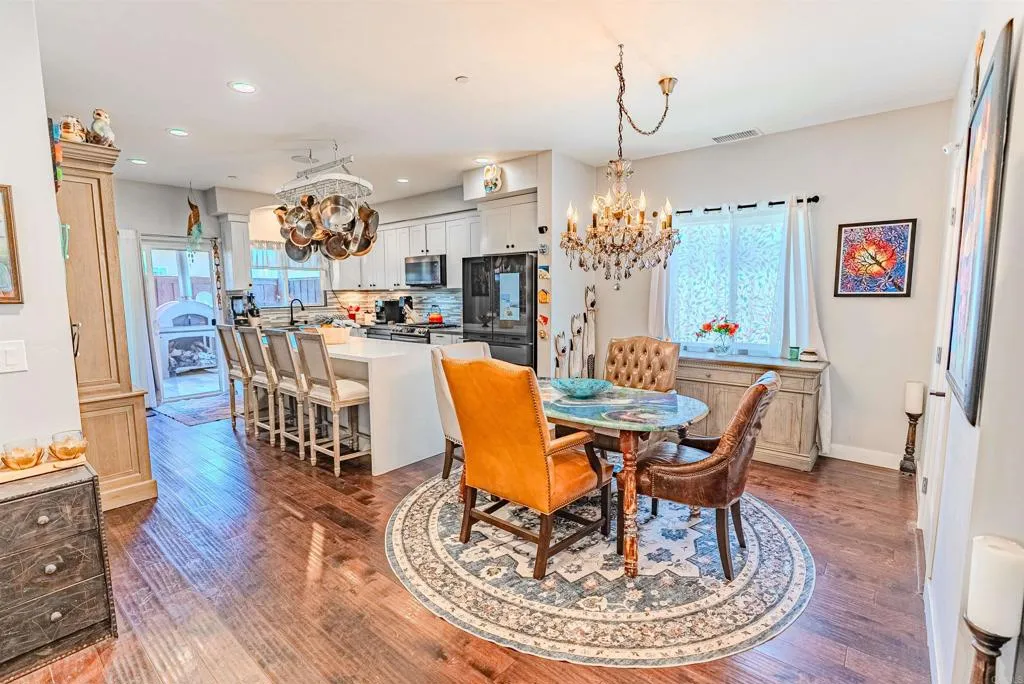 https://cdn.realtyfeed.com/cdn/127/306742835/6f04923e7fed1ca66e5f163f0508dba0.webp