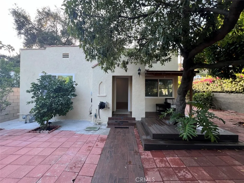 Los Angeles, CA 90042