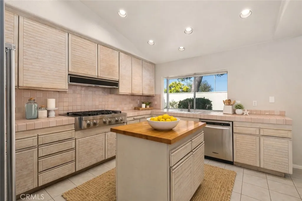 3160 Corte Hermosa, Newport Beach, CA 92660 - Photo 5 of 41, Newport Beach, CA