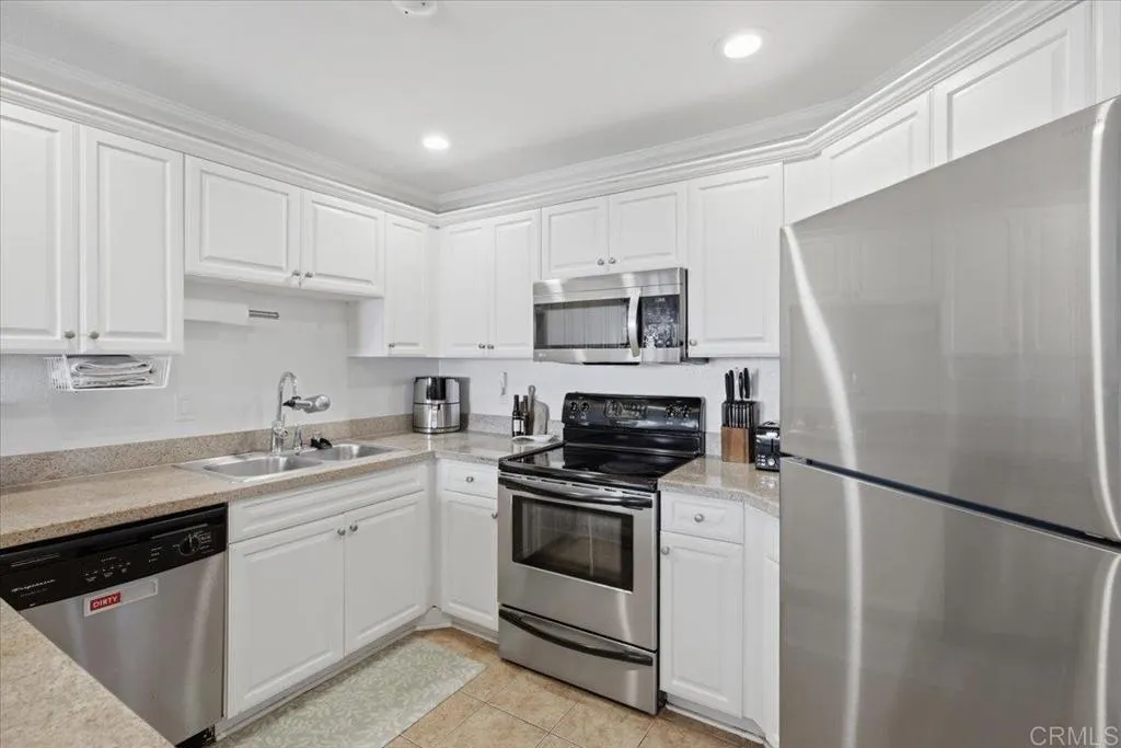 https://cdn.realtyfeed.com/cdn/127/306742895/82f824557b955a8a08c6e7d7fbffc125.webp
