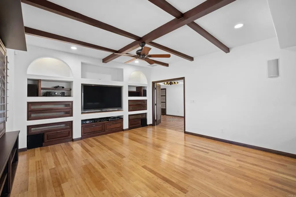 https://cdn.realtyfeed.com/cdn/127/306742966/031dec2ce3a0fbdf80ff2b4a1b8e0134.webp