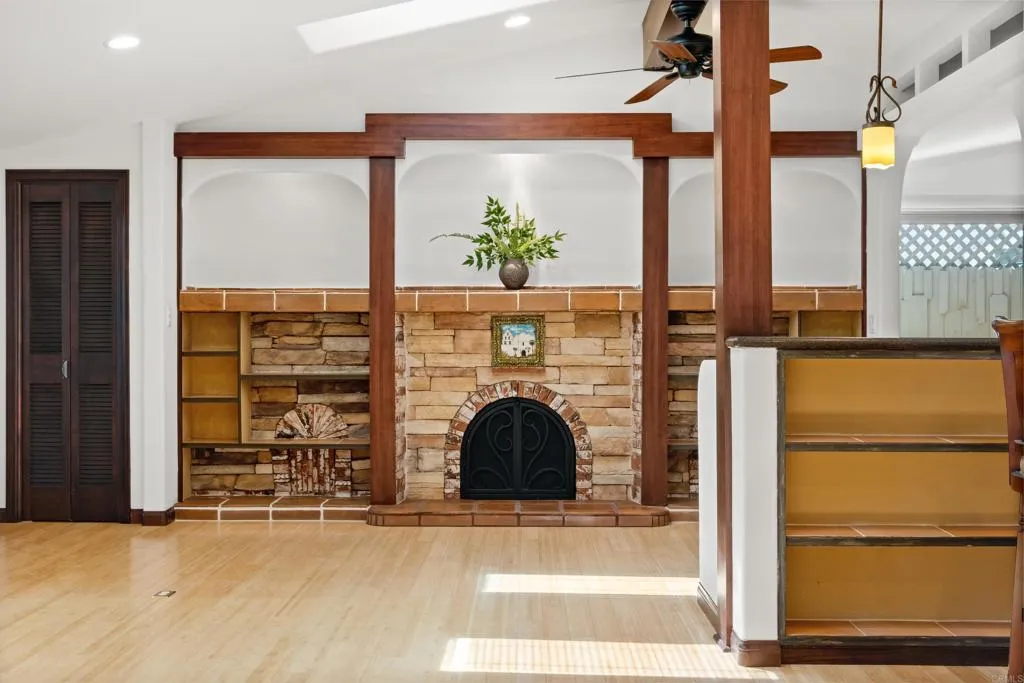 https://cdn.realtyfeed.com/cdn/127/306742966/4ba648660b59a76b7f01ea80db267c3b.webp