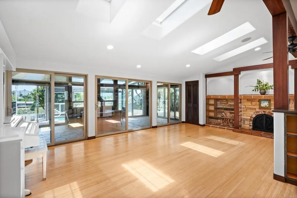 https://cdn.realtyfeed.com/cdn/127/306742966/78925dbb2d8a0b4c7adb8213bd2fd90e.webp
