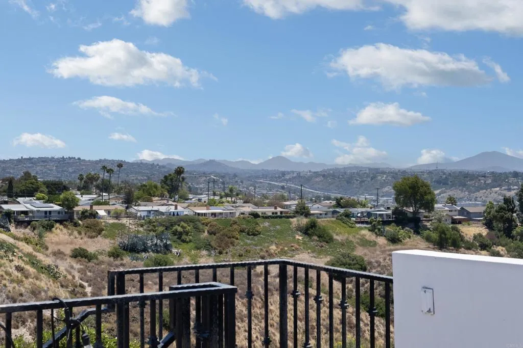 https://cdn.realtyfeed.com/cdn/127/306742966/8cecdebeb50c68cb56eed7ea783a64ea.webp