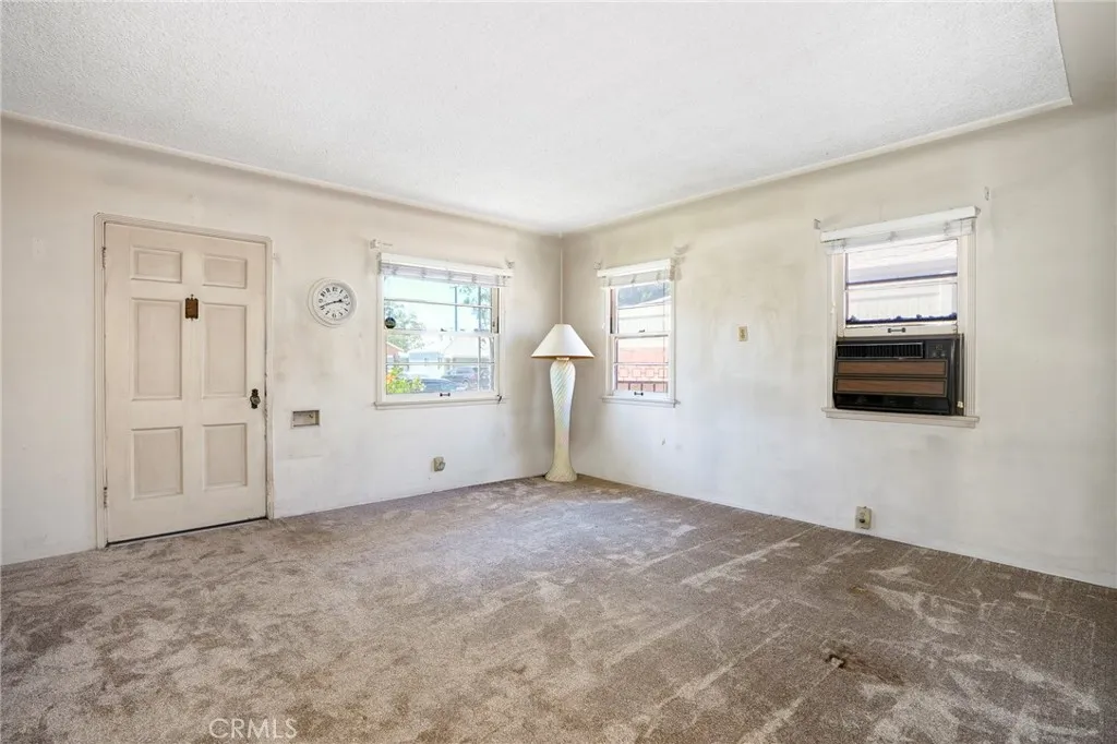 10120 Hunt Avenue, South Gate, CA 90280 - Photo 3 of 27, South Gate, CA